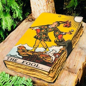 Carnet de cartes de tarot le fou en cuir imprimé grimoire - carnet vintage fait main livre des ombres sorcellerie journal cadeaux hommes femmes
