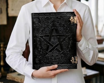 Grande diario magico in pelle nera con pentagramma antico in rilievo, diario personale fatto a mano, grimorio in pelle, regalo wiccan per streghe