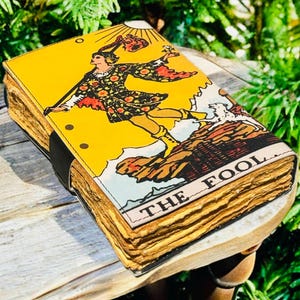 El Diario de Cuero del Tarot del Loco: Libro de Sombras Grimorio Antiguo imagen 3