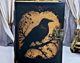 Diario de cuero Raven Grimoire: Libro de hechizos vintage de las sombras, papel con bordes deshilachados