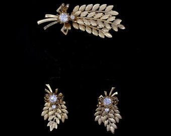 Sarah Coventry Brooch & Clip on Earrings Set Gold Tone with Rhinestones Vintage