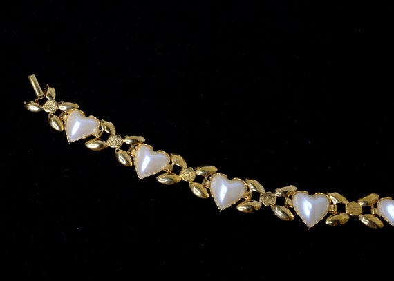 Avon Bracelet Hearts Gold Tone with Pearl Vintage - image 2