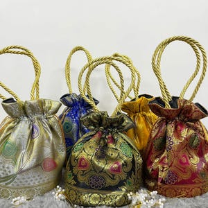 Groothandel potli-zakjes/Vrat-bedankzakjes/tassen om cadeau te geven/ horlogebandjes/ Etnische potli-combinatie/cadeauzakjes/Thamboolam-cadeauzakjes/Indiase zakjes/