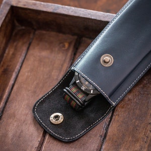 Custodia per orologio realizzata in pelle di vacchetta. Cucito a mano e prodotto in Germania