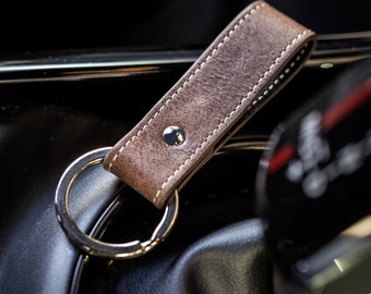 Keyring made of vintage leather. Hand-stitched & Made in Germany