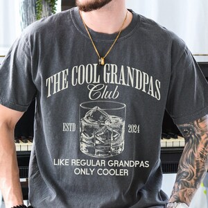 Custom Grandpa Sweatshirt Pregancy Announcement Shirt Grandparent Gift for New Grandpa Fathers Day Gift for Dad Personalized Christmas Gift