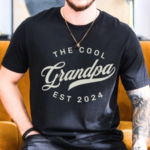 Custom Grandpa Sweatshirt Pregancy Announcement Shirt Grandparent Gift for New Grandpa Fathers Day Gift for Dad Personalized Christmas Gift