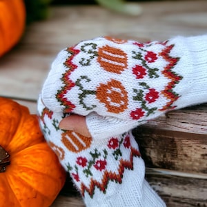 Knitting pattern for &quot;Autumn fruits&quot; mittens