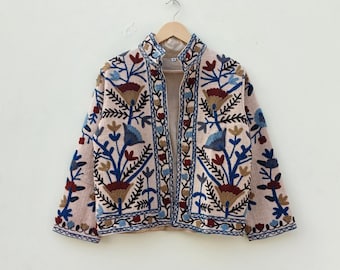 Chaqueta india bordada Suzani hecha a mano: abrigo bohemio de algodón acolchado