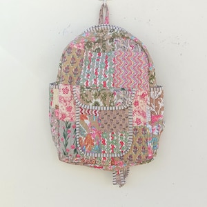 Sac à dos en patchwork matelassé en coton fait main Baige, sac pour ordinateur portable, sac de voyage, sac à dos bohème indien, cartable pour usage quotidien et cadeau pour elle |