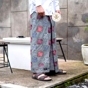 Handmade Batik Sarong: Sage Green Sido Mukti Pattern, Primissima Cotton