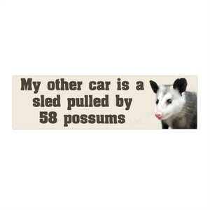 Sticker pour voiture Meme « Mon autre voiture est un traîneau tiré par 58 opossums », Sticker drôle génération Z, Sticker Possum