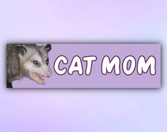 Grappige Possum Bumper Sticker "Cat Mom", Meme Auto Sticker, Gen Z Auto Sticker