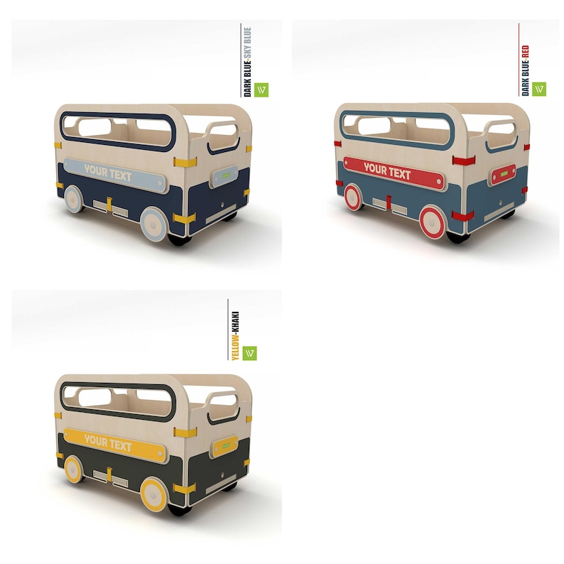 Puede incluir: Tres cajas de almacenamiento de juguetes de madera con forma de autobuses antiguos. Las cajas est&aacute;n pintadas en diferentes colores: azul oscuro, rojo y amarillo. Cada caja tiene una ventana, una puerta y ruedas. El texto "YOUR TEXT" est&aacute; impreso en el lateral de cada caja.