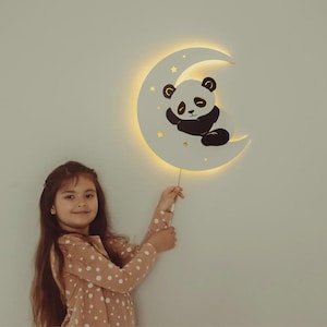 Panda Nachtlicht - Mond Lampe aus Holz mit LED - Kinderzimmer Wand Dekor - Babyzimmer Licht - Kleinkind Nachtlampe - Süße Tier Wandleuchte