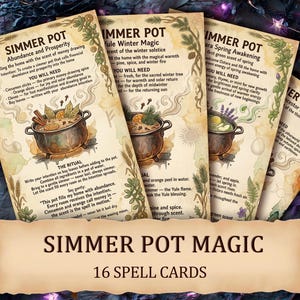 Könnte beinhalten: Ein Set von 16 "Simmer Pot Magic" Zauberkarten. Die Karten zeigen Illustrationen von köchelnden Töpfen mit Zutaten und Anweisungen für Absichten wie Fülle. Die Karten haben eine Vintage-Ästhetik, die Pergament ähnelt.
