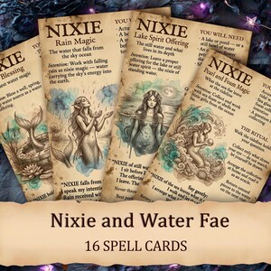 Può includere: Una collezione di 16 carte degli incantesimi Nixie e Fate dell'Acqua. Ogni carta presenta illustrazioni di sirene ed elementi acquatici. Le carte hanno un aspetto vintage di carta invecchiata con testo che descrive intenzioni e rituali.