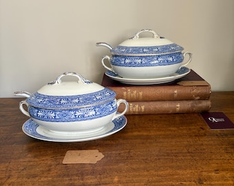 Vintage Wedgewood 4 piece sauce tureens pattern “Seville” in great condition.  Can be sold separately or as a pair