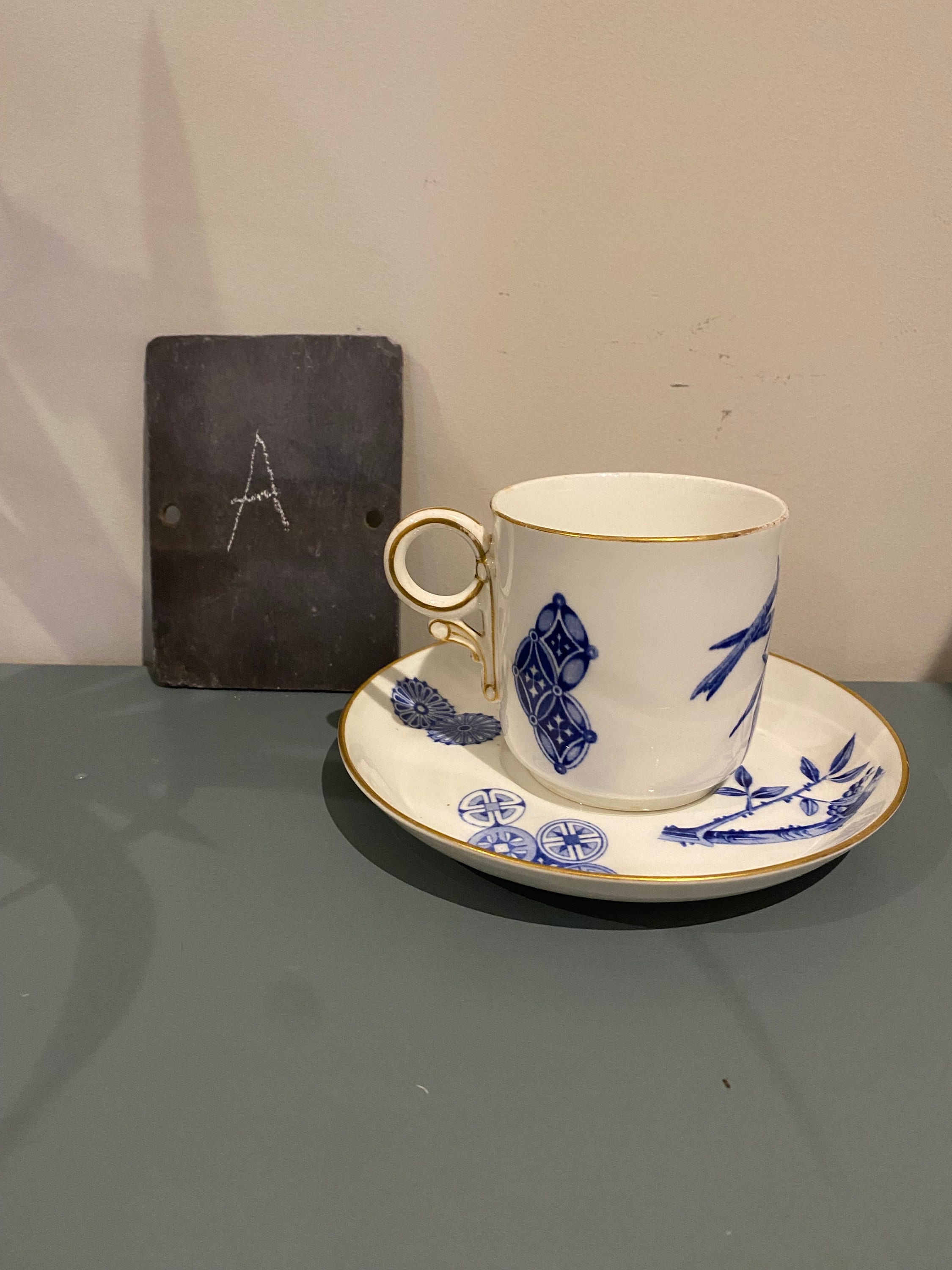 1876 年にイギリスのロイヤル ウースター社で作られた日本の美しい磁器 