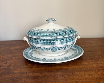 Vintage Wedgwood three piece sauce tureen in ‘classical pattern’. Mid 1970’s very attractive greeny/blue colour.