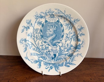 A Royal Worcester King George V & Queen Mary Coronation Commemorative Plate, 1911. 2 available. Rare in Worcester motif in light blue.