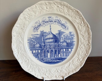 Mason's Brighton Pavilion Patent Ironstone Plate 10 1/2" or 26.5cm. Embossed with oak leaf pattern.