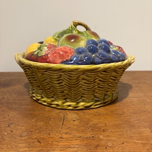 French vintage Sarreguemines mixed fruit pot, ceramic majolica jam pot - Larger Barbotine basket with trompe d’œil lid.