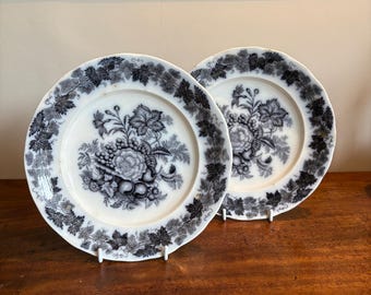 Black and White Mulberry / Mullbär pattern salad or starter plate. Vintage Rörstrand transferware plate, made in Sweden 1890s. 21.5cm ø.
