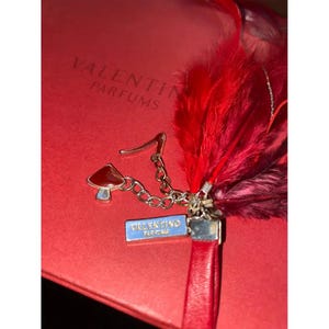 Valentino, Handyhandygurt aus Leder mit silbernem V-Anhänger und Federn, selten, Vintage, Sammlerstück, Geschenkidee, eingestellt! Neu in Box