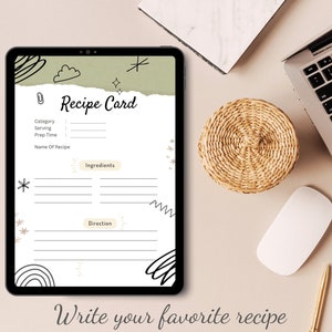 Puede incluir: Una plantilla de tarjeta de receta digital con fondo verde y blanco. La tarjeta tiene secciones para categoría, porción, tiempo de preparación, nombre de la receta, ingredientes e instrucciones. El texto "Recipe Card" está escrito en letra cursiva negra. El texto "Write your favorite recipe" está escrito en letra cursiva negra en la parte inferior de la tarjeta.