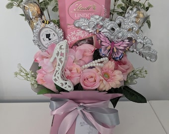 Ramo de chocolate con temática de Brigerton, ramo de flores de seda impresionante de Lindt y Ferrero en color rosa y crema