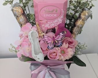 Ramo de chocolate con temática de Emily en París, ramo de flores de seda impresionante de Lindt y Ferrero en color rosa y crema