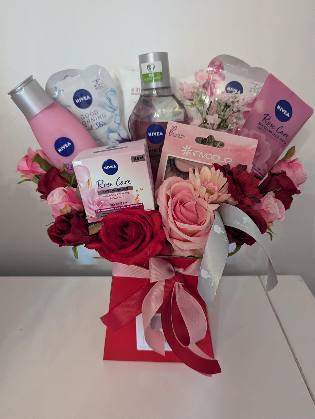Valentine's Ultimate Mum Sister Daughter Friends Bouquet Red Nivea ...