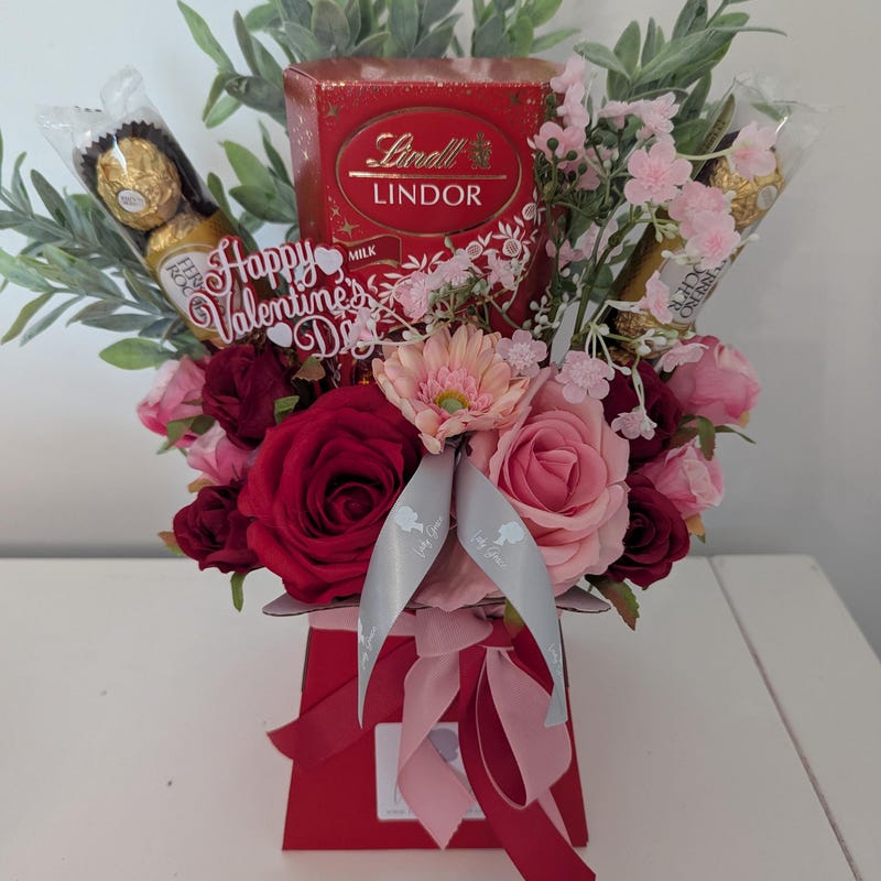 Tim's Touch Florist, Gifts & Flower Delivery :: Diamonds And Chocolate Bouquet