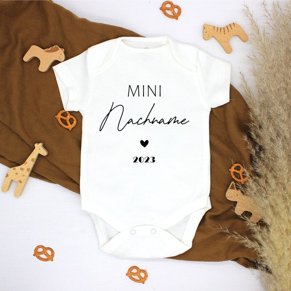 Mini Nachname Baby body mit Name personalisierbar, Schwangerschaft verkünden, Body Baby, Geburtsgeschenk, Babybody personalisiert