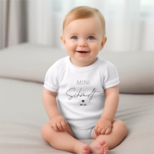 Mini surname baby bodysuit short sleeve customizable with name Announce pregnancy Baby birth Baby gift Birth gift image 3