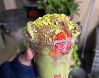 Receta de taza de fresa y chocolate de Dubái