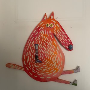 Orangener Fuchs aus Pappmache als Wanddeko für´s Kinderzimmer