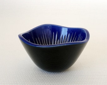 Swedish Mid-Century Modern: Ceramic Bowl ”Anemone”, Sparaxis series, by Carl-Harry Stålhane for Rörstrand (1960s)