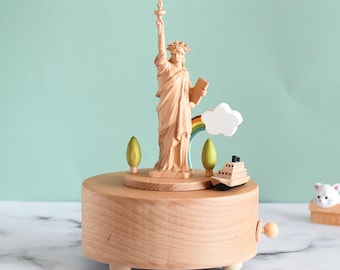 Creative Gift birthday present Music Box Statue of Liberty Sky City Beech Clockwork Music Box Wooden Crafts Children Gift  Home Decoration