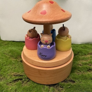 Regalo creativo regalo de cumpleaños Caja de música Seta Cerdo Haya Mecanismo Caja de música Artesanía de madera Regalo para niños Decoración del hogar personalizada