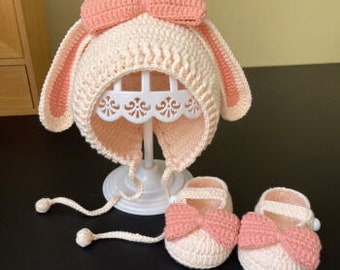 chapeau et chaussures de bébé lapin