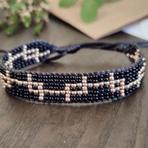 Black beaded bracelet with gold lines, geometry style bracelet, minimalist trendy jewelry for her, energy bracelet, miyuki armband, gift her