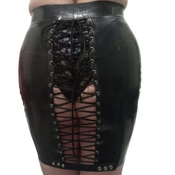 Jupe en latex à lacets