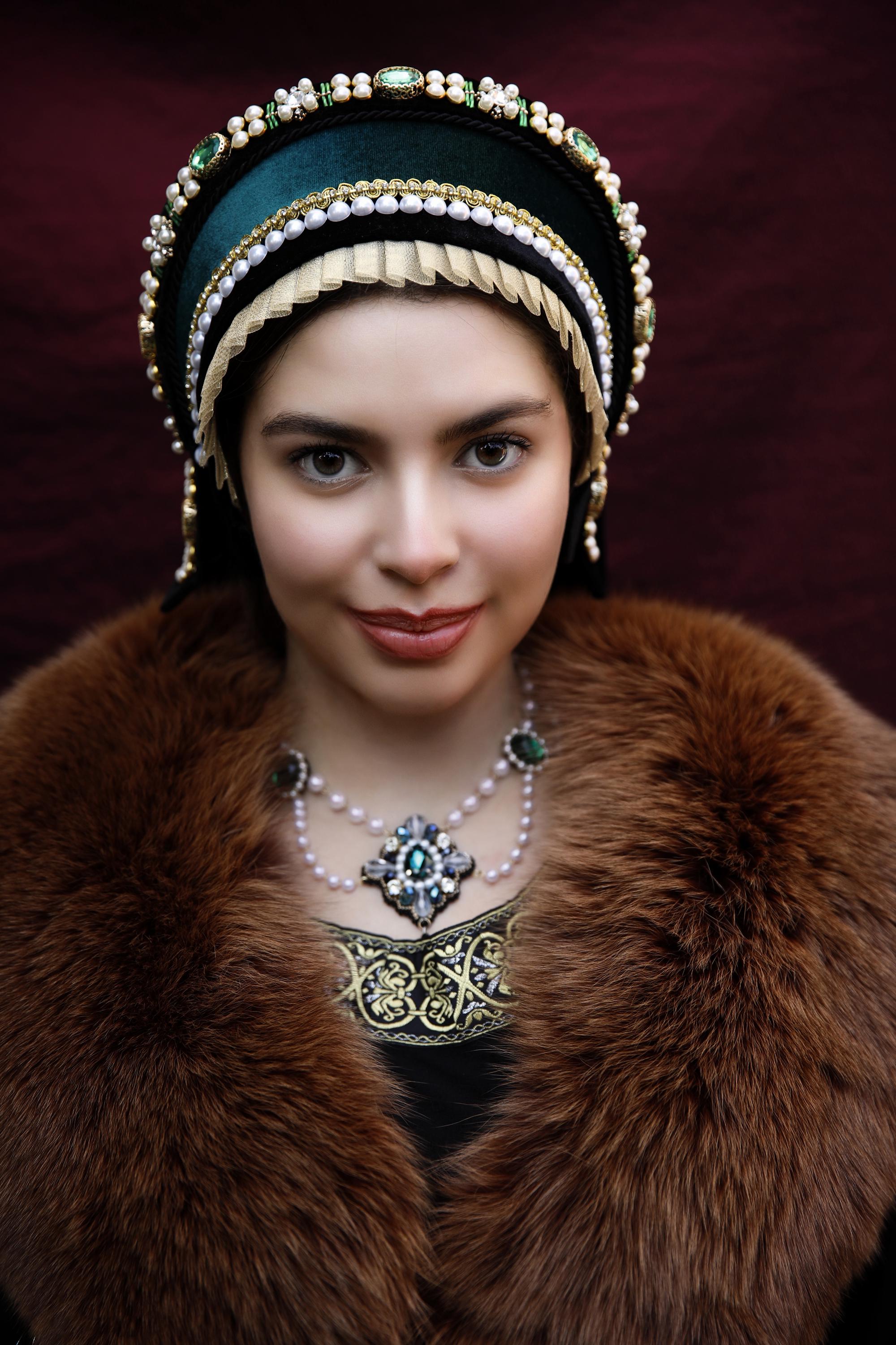 French hood Anne Boleyn Medieval Renaissance Tudor headpiece Headwear headdress escoffion escoffin Renfair outfit dress gown Historical