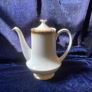 Paragon Athena coffee pot from the 1960s. By appointment as Her Majesty the Queen, made in England.