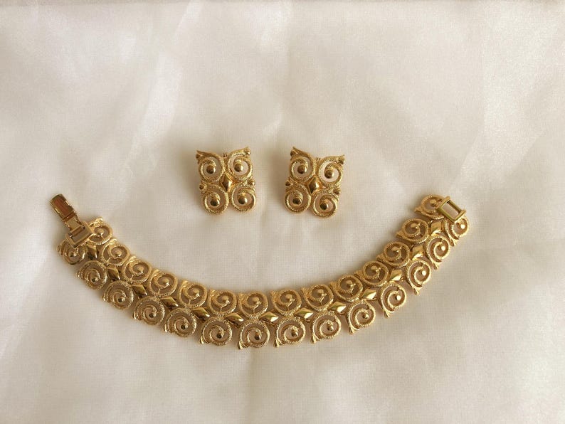 Monet © Jewelry Set Gold Plated Bracelet and Ear Clips from the 1980s image 2