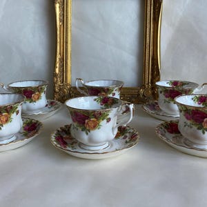 Old Country Roses Royal Albert English teacup with saucer. Set of 6pcs.