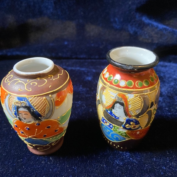 Jarrones pequeños de porcelana japonesa Satsuma Moriage de los años 50