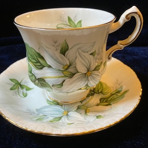Trillium Paragon Canadian provincial flowers. When appointed to Her Majesty the Queen cup and saucer.